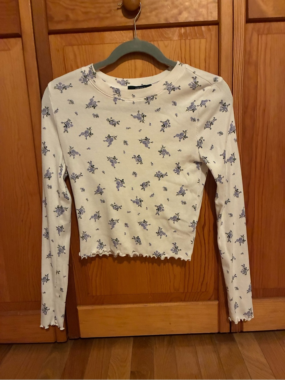 Forever 21 Cream Long-Sleeve Floral Ribbed Crop Top with Blue Print